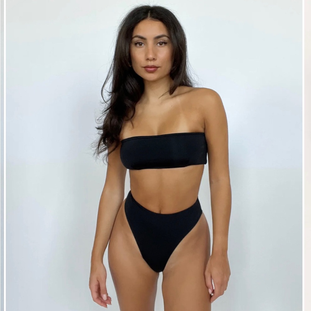 437 Aubrey swim bottoms NWOT